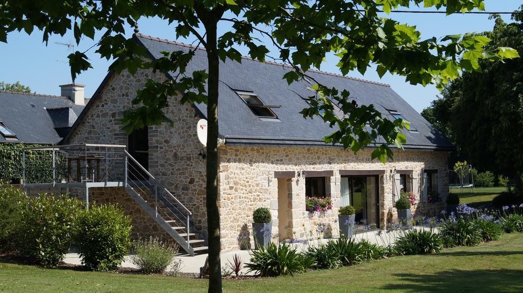 A L'Oree Du Bois Pommerit-le-Vicomte Rum bild